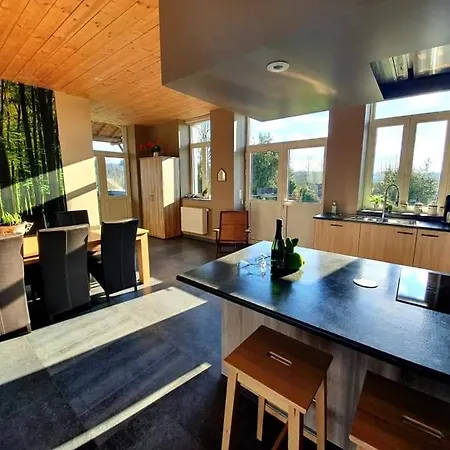 Li School Holiday home Custinne
